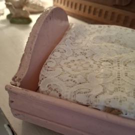 Brocante/vintage oud rose poppenbedje