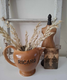 Vintage waterkan uit Atelier de Céramique Ricard.