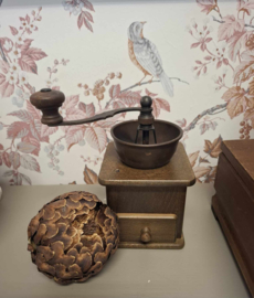 Mooie houten vintage koffiemolen.