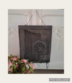 Deze mooie stoere kalkdoek is donkergrijs.