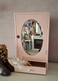 mooie brocante kastje.