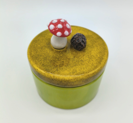 Bakje klein groen/ geel met glitter met egel