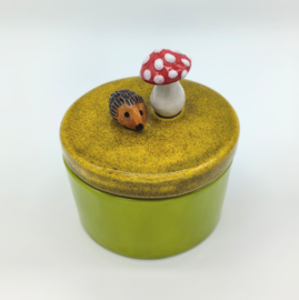 Bakje klein groen/ geel met glitter met egel