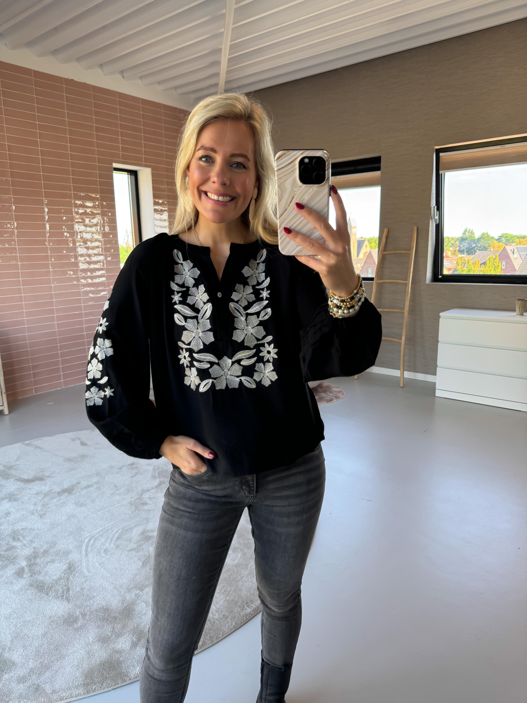 Yinthe Blouse met Borduursel S/M