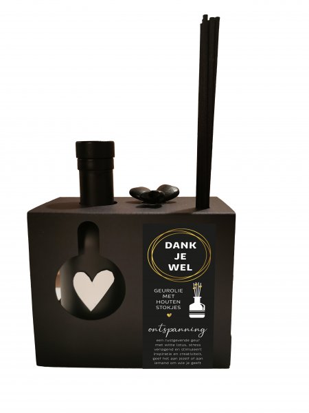 Geurolie met stokjes black 05