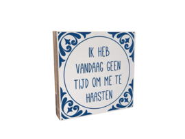 Tekstblok 18x18cm ik heb vandaag geen tijd om me te haasten wit (delfts blauw)