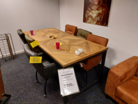 Eethoek London Micro leder ( de laatste set ) 6 stoelen a 299eu pst zonder tafel van 1794eu nu 749eu