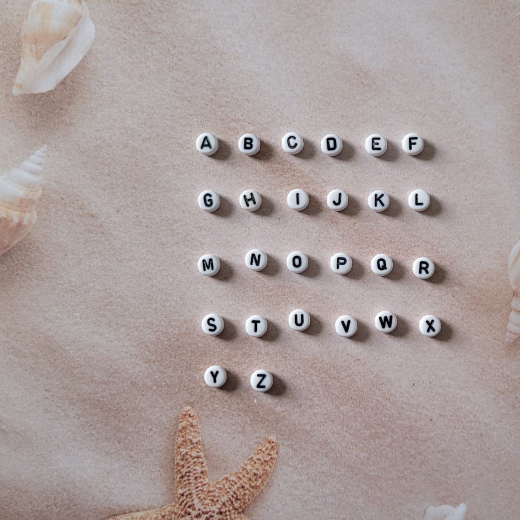 Letterkralen: wit met zwarte letters