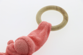 Knuffel aan ring
