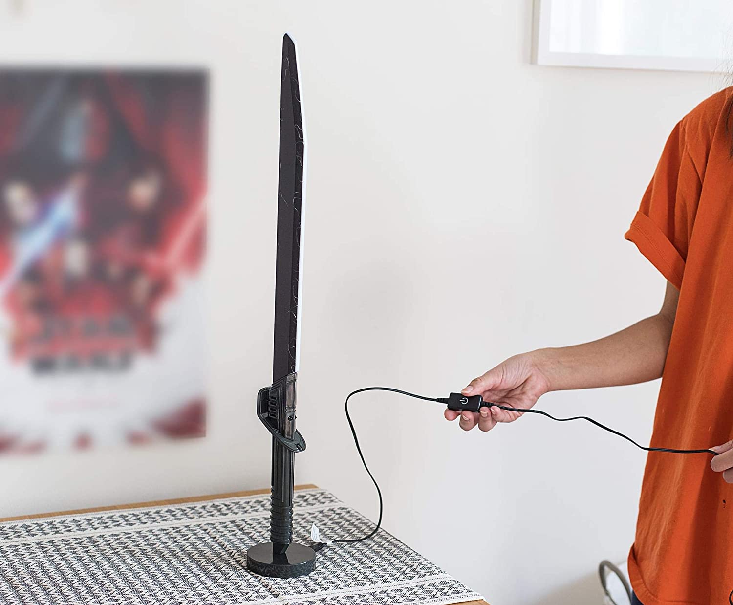 Ukonic - Star Wars The Mandalorian - Dark Saber Bureaulamp Led - 61Cm