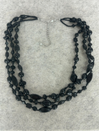 Zwarte 3-rij ketting glaskralen statement ketting 54 cm