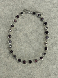 Zilverkleurige ketting paarse glaskralen 44 cm verstelbaar