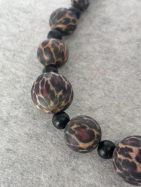 Houten statement ketting panterprint bruin zwart 56 cm