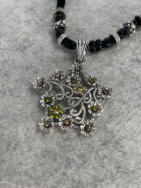 Zwarte fluwelen ketting bloemhanger strass 43 cm nickel free