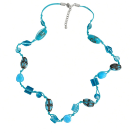 Lange turquoise ketting met glaskralen blauw 80 cm