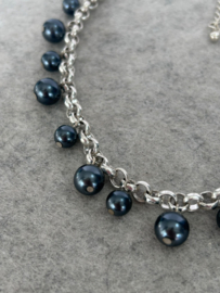Zilverkleurige statement ketting met donkergrijze parels 46 cm