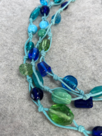 Turquoise blauwe statement ketting glaskralen 50 cm meerlaags