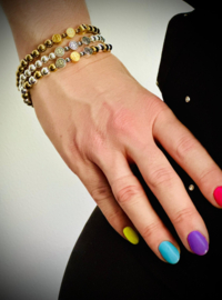 AVL smiley armband