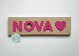 Naampuzzel 0-5 letters. Bijv. 'Nova - fuchsia roze'