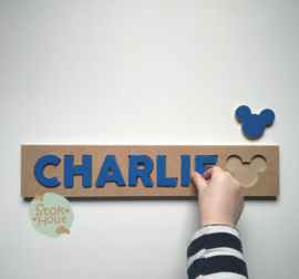 Naampuzzel 6-8 letters. Bijv. 'Charlie - donker blauw'