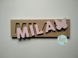 Naampuzzel 0-5 letters. Bijv. 'Mila - zacht roze'