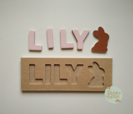 Naampuzzel 0-5 letters. Bijv. 'Lily - zacht roze'