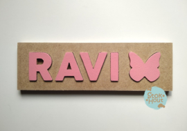Naampuzzel 0-5 letters. Bijv. 'Ravi - seventies roze'