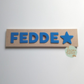 Naampuzzel 0-5 letters. Bijv. 'Fedde - donker blauw'