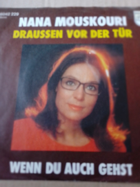 Nana Mouskouri-Draussen vor der Tür