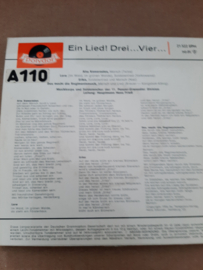 Musikkorps Und Soldatenchor Der 11. Panzer-Grenadier-Division* – Ein Lied! Drei ... Vier ...| Alte Kameraden/Erika/Lore/Das macht die Regimentsmusik