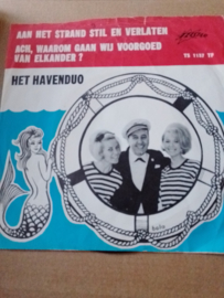 Het Havenduo-Aan het strand stil en verlaten