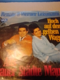 Renate & Werner Leismann-Hoch auf dem gelben Wagen