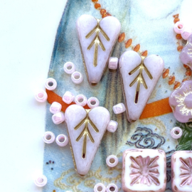 Heart Leaf Bead Pink 16x11mm, 11 stuks
