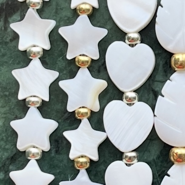 Schelp kralen ster Off white, per 5 stuks