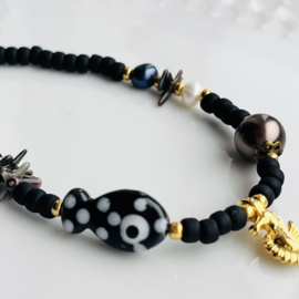 Zoetwaterparels rond 5-7mm Dark peacock blue, per stuk