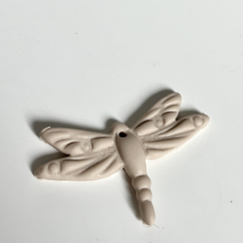 Bedels Libelle Beige polymeer klei, 1 stuk