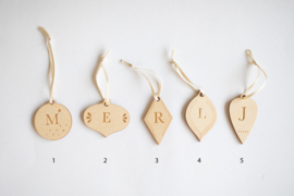 Mini kersthangers met letters