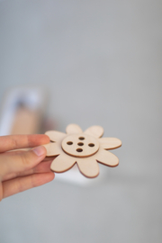 Bloemschikschijf  van hout Madelief