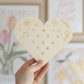 Houten bloemenhouder - Hart met gaatjes (groot)