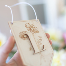 Wimpel met letter & geboortebloem