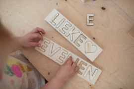 Houten puzzel met eigen naam - Botanische bladeren