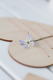 Houten bloemenhouder met draden - Klein