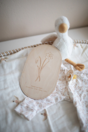 Houten bordje met geboortebloem + gegevens
