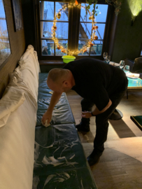 Leder onderhoud restaurant te Laren