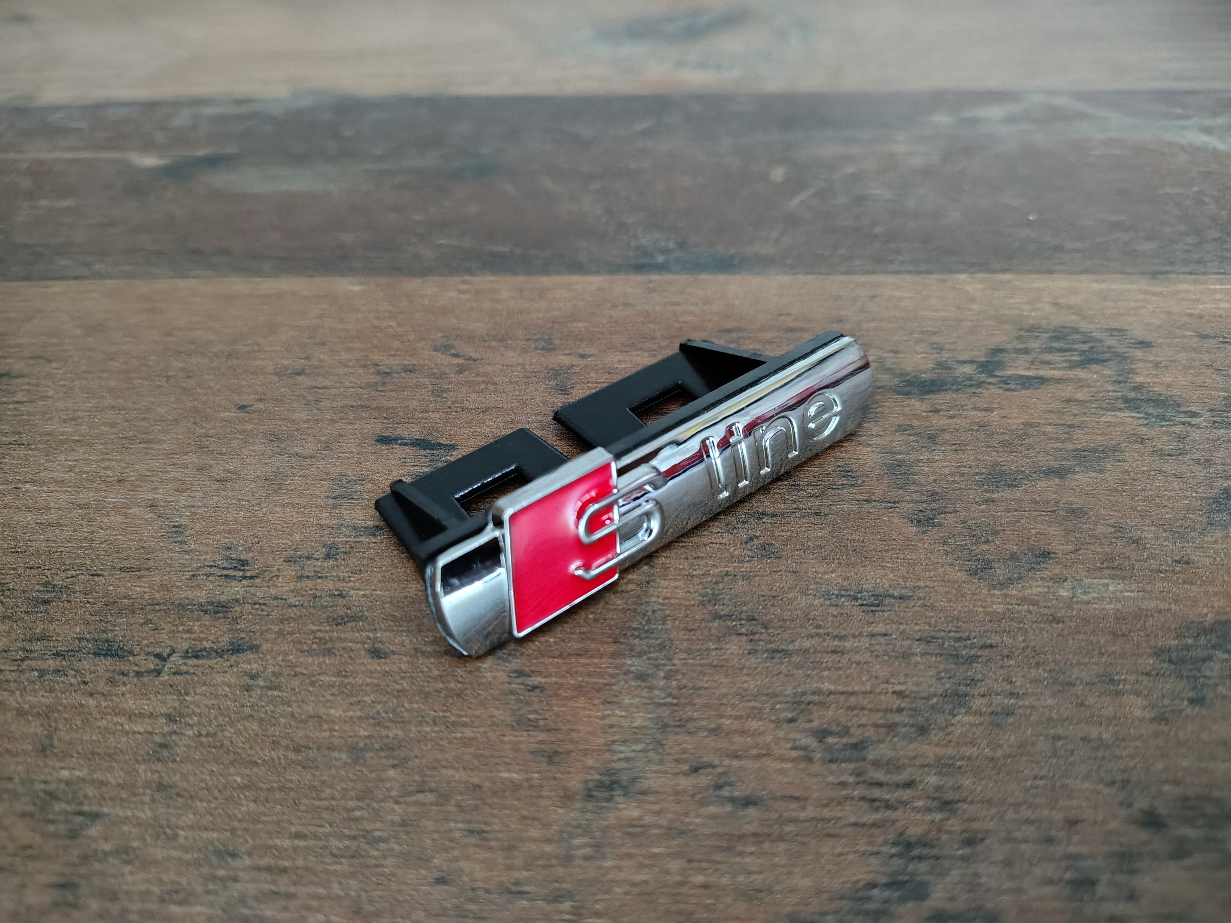 Grill Embleem "S-Line" Audi/ NIEUW!!! / Gepolijst !!