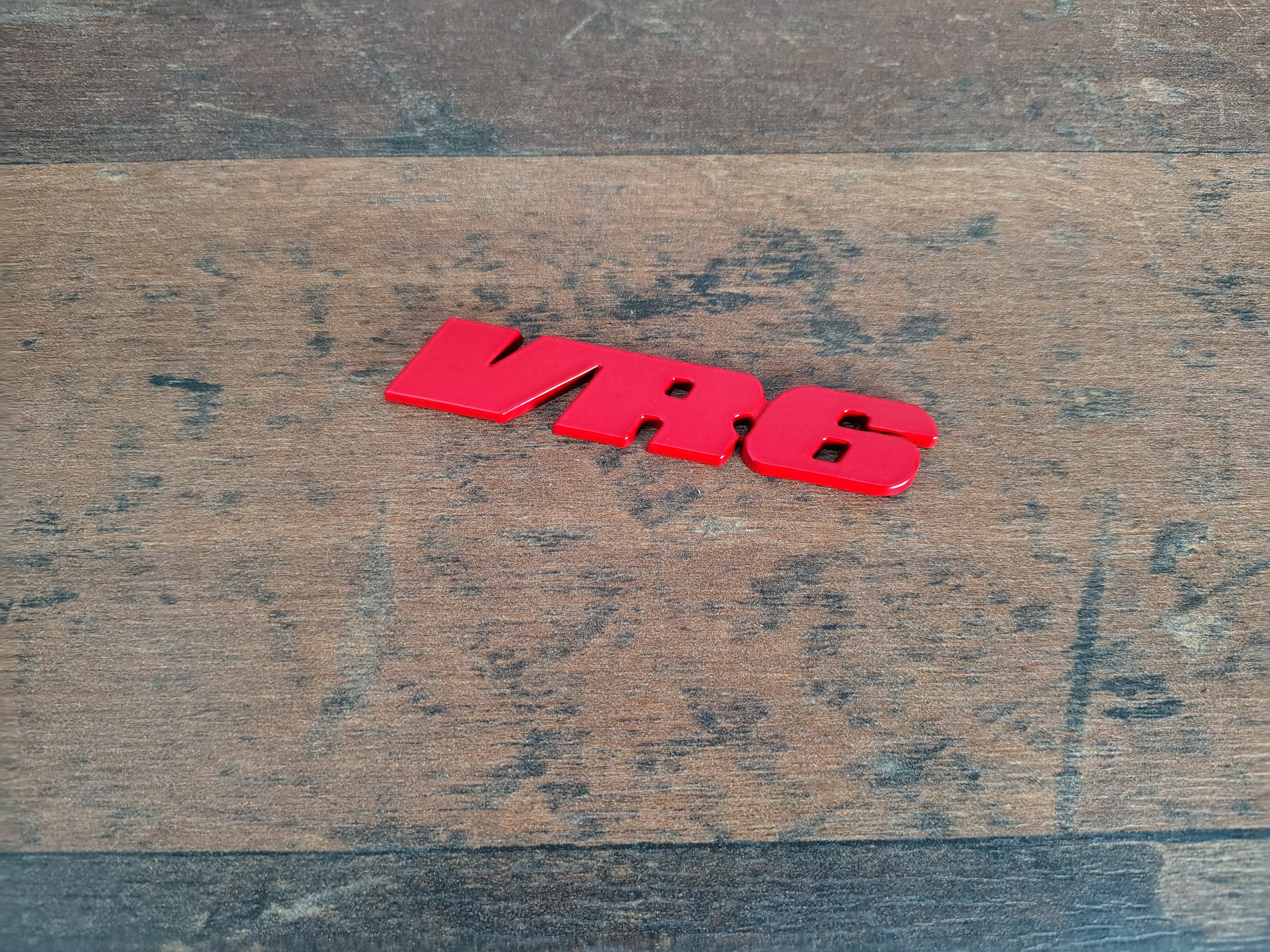 Embleem " VR6" Volkswagen / Golf 3/ Corrado  / Red /NIEUW!!!