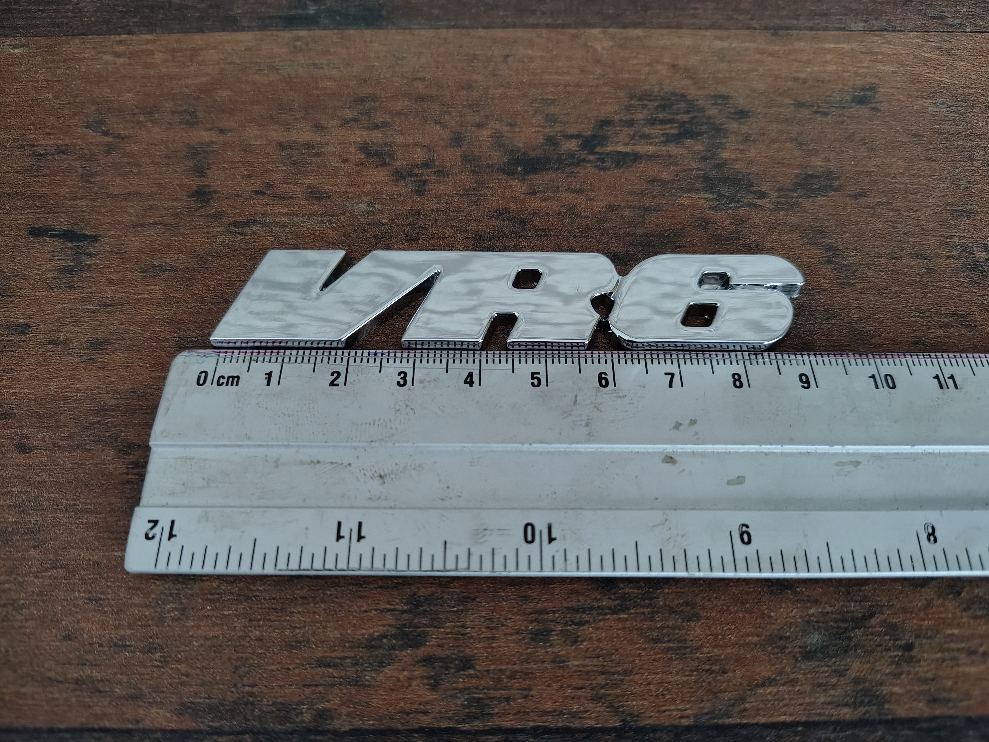 Embleem " VR6" Volkswagen / Golf 3/ Corrado  / Chroom /NIEUW!!!