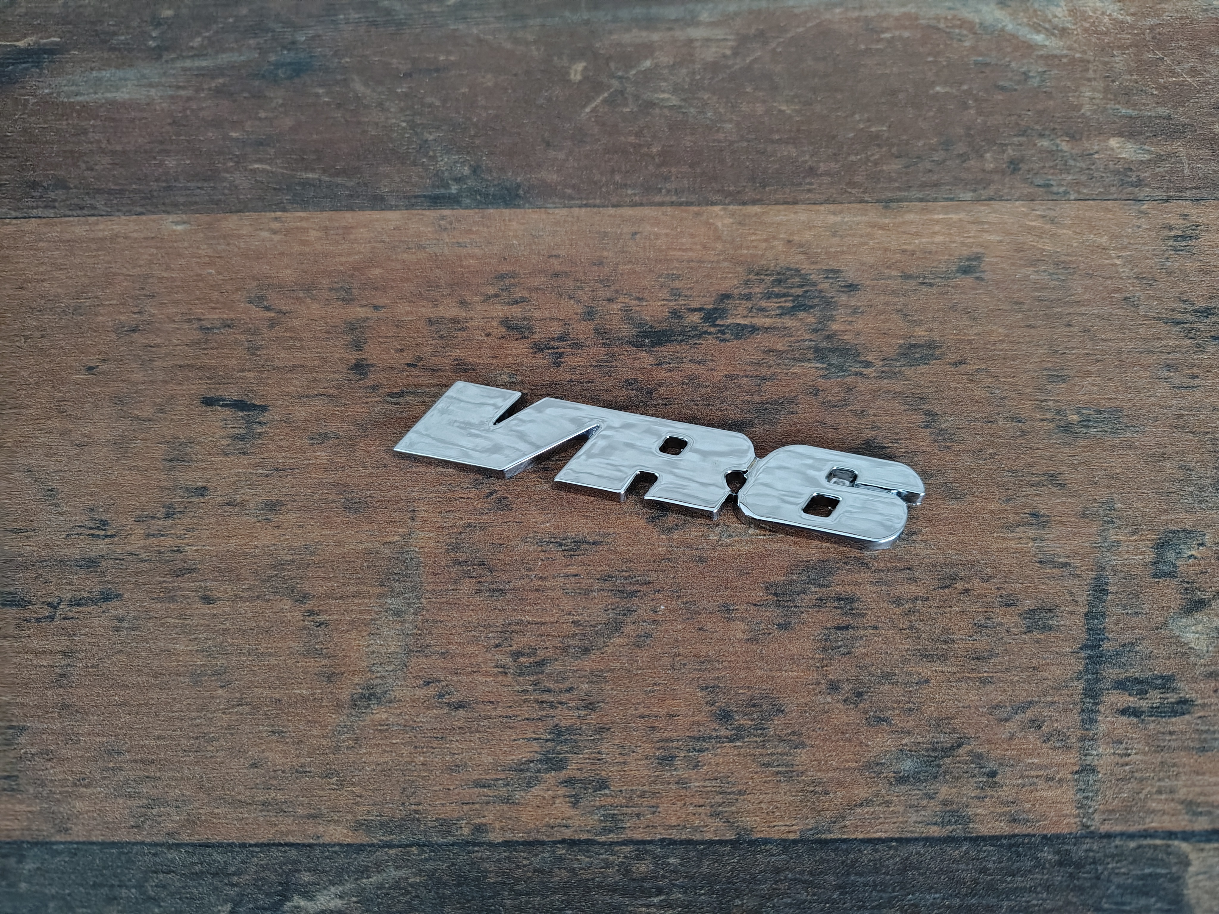 Embleem " VR6" Volkswagen / Golf 3/ Corrado  / Chroom /NIEUW!!!