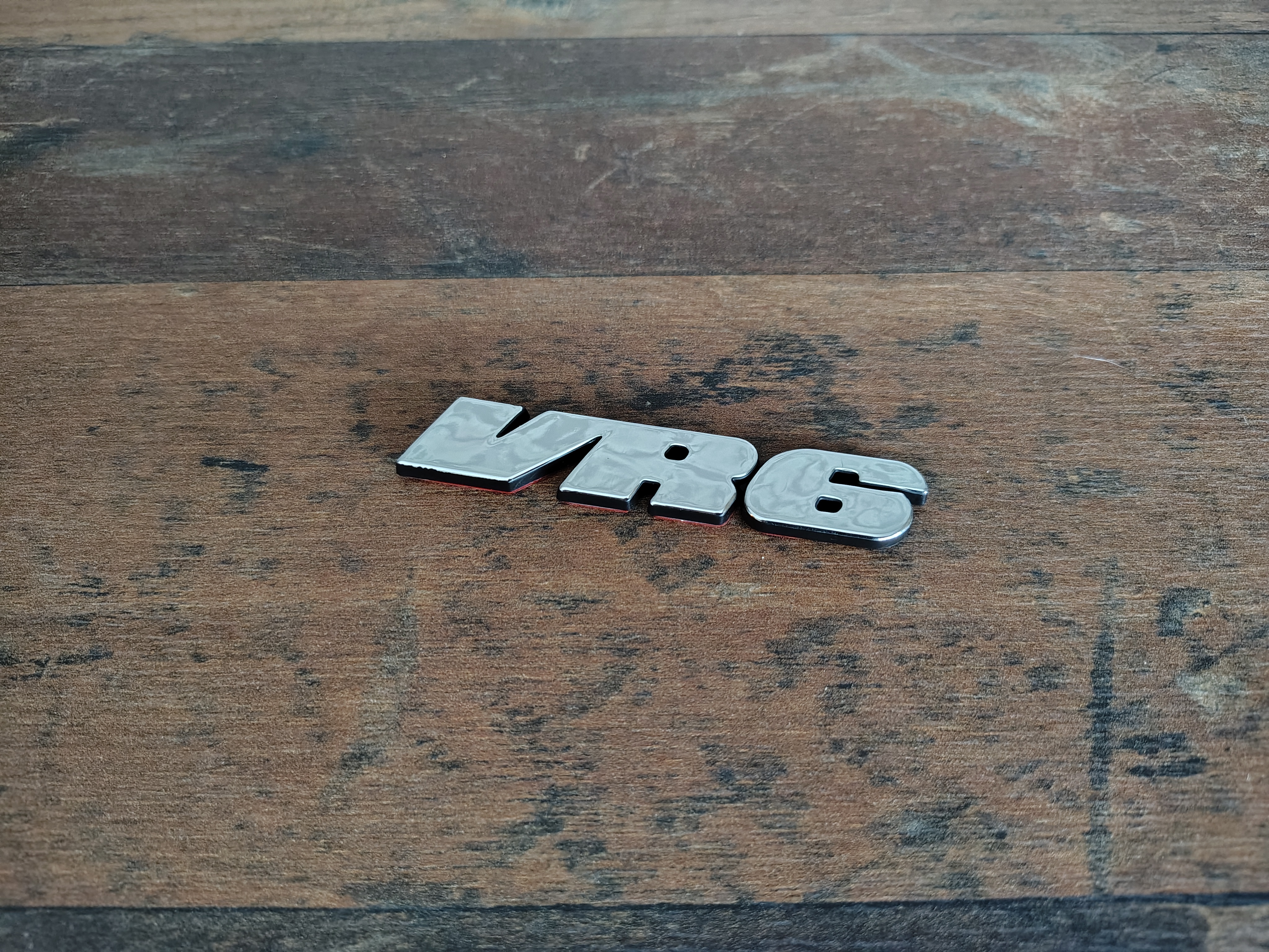 Embleem "VR6" Volkswagen Corrado/ Golf 3/ Passat/ NIEUW!!!