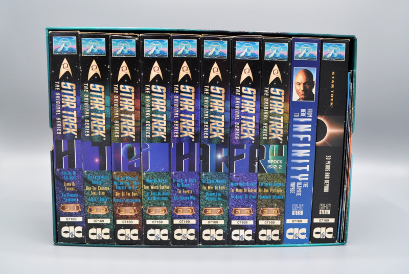 Box met 10 videobanden VHS van star trek deel 3
